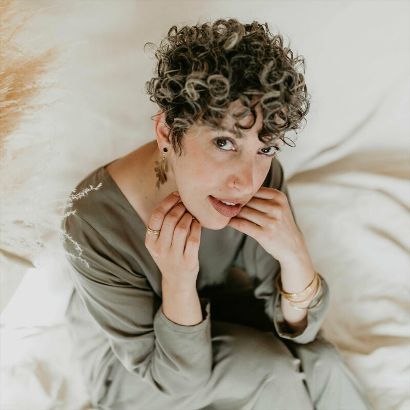 Angelina psychic reading medium